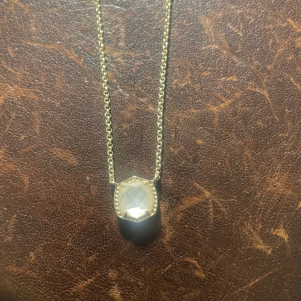 Kendra Scott necklace